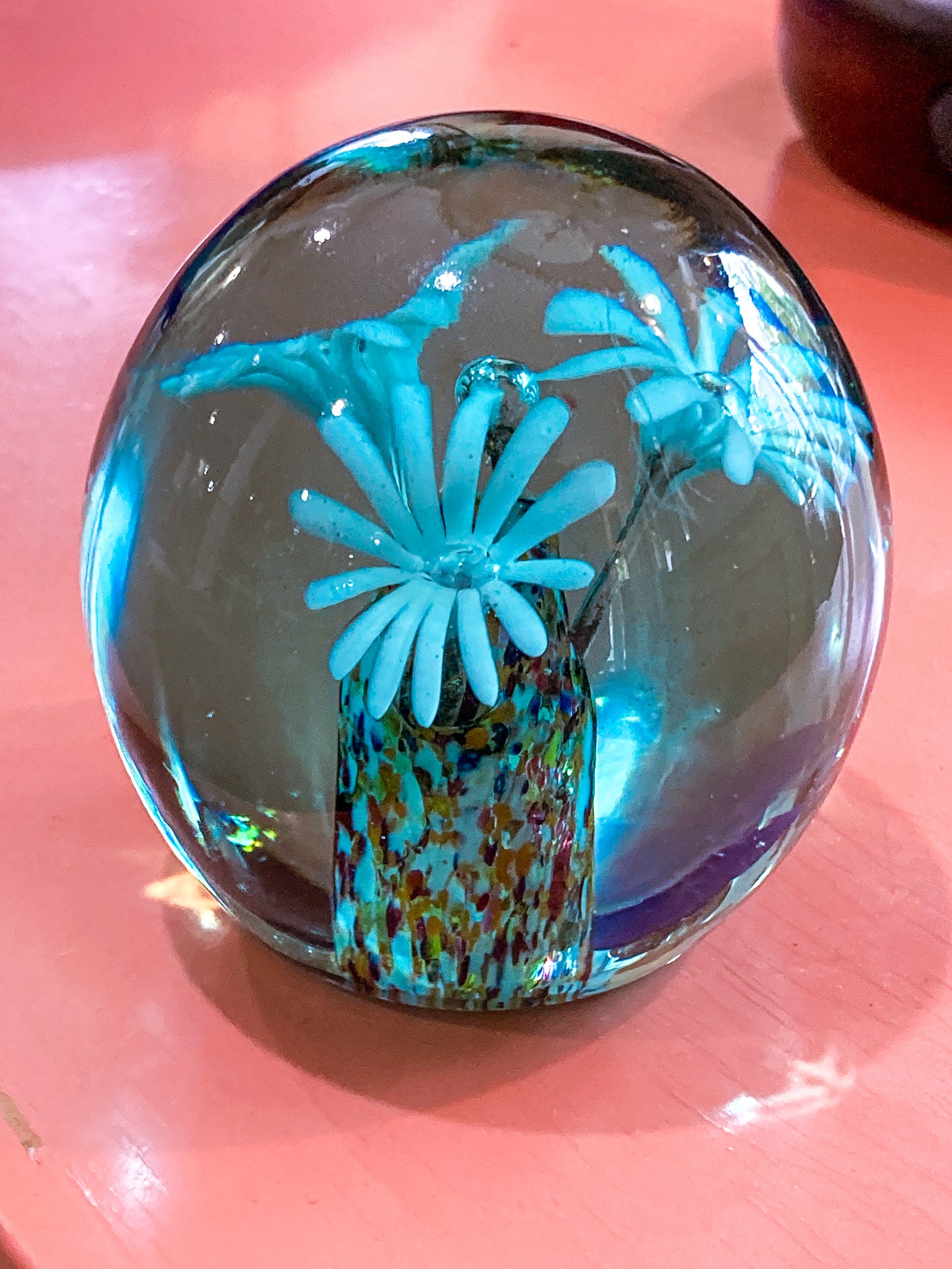 Vintage Kitschy Three Daisy Flowers Handblown Blue Glass Egg Paperweight