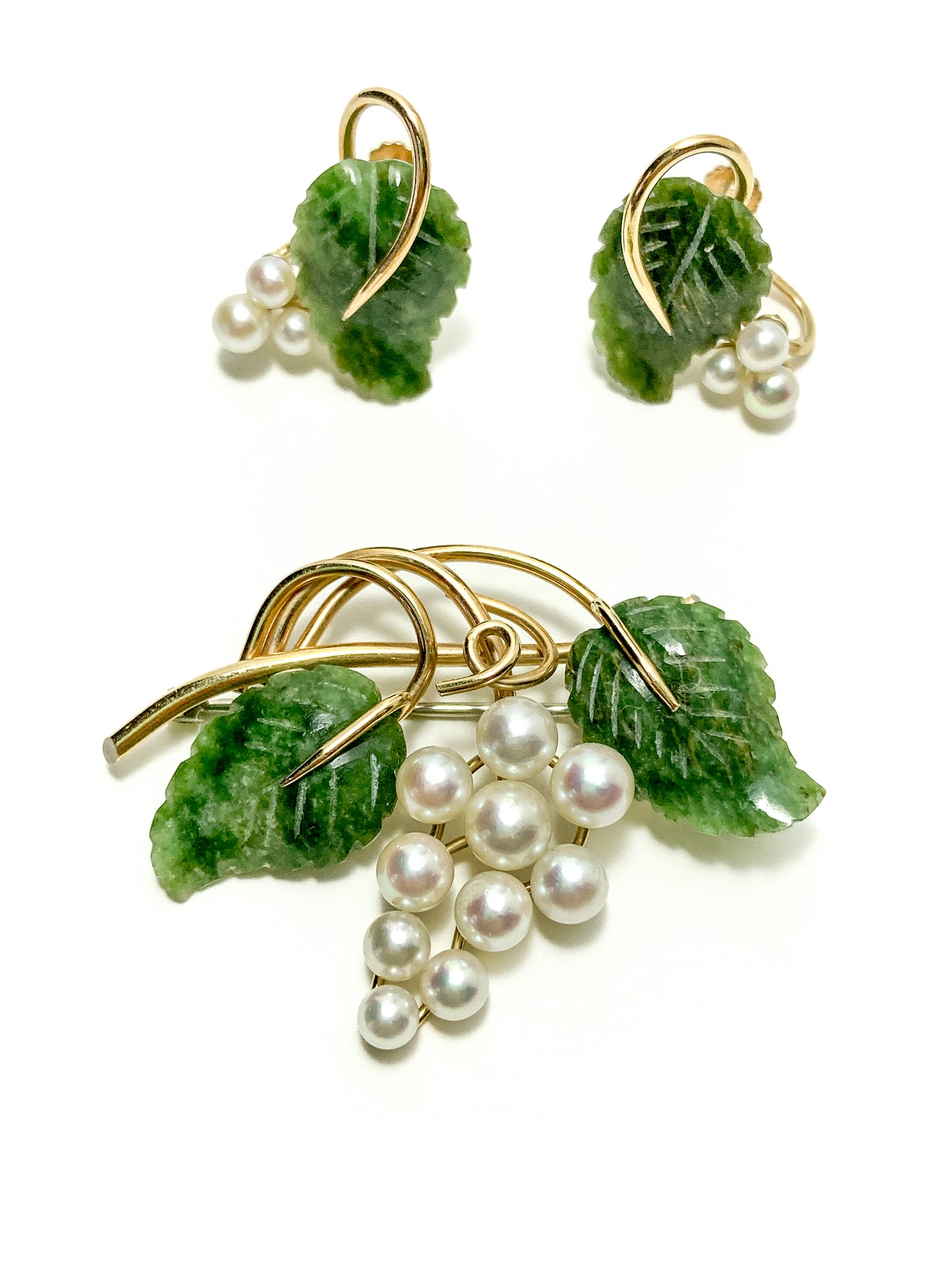 Vintage Krementz Nephrite Pearl Grapes Gold Coated Earrings Brooch Set