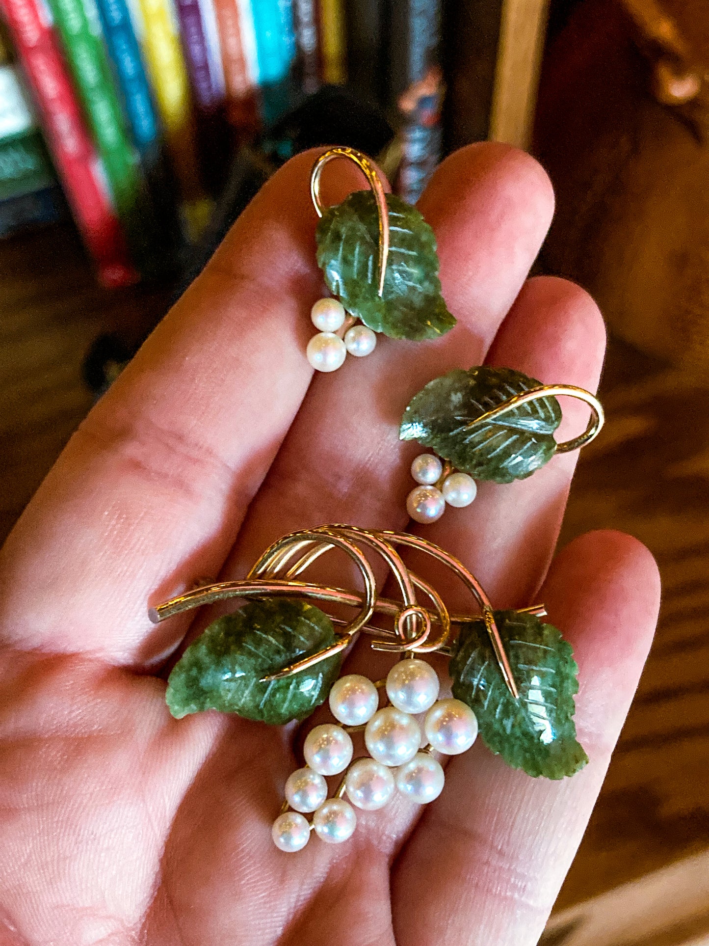 Vintage Krementz Nephrite Pearl Grapes Gold Coated Earrings Brooch Set