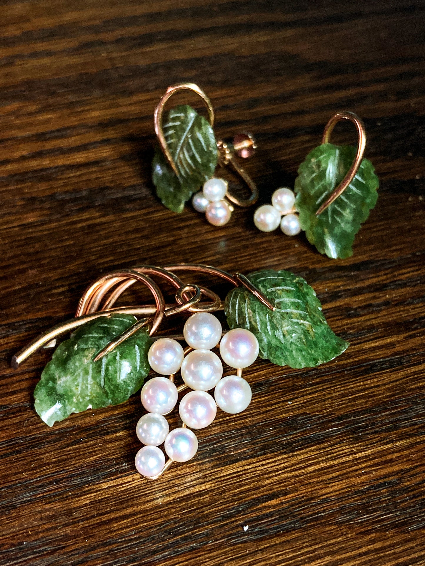 Vintage Krementz Nephrite Pearl Grapes Gold Coated Earrings Brooch Set