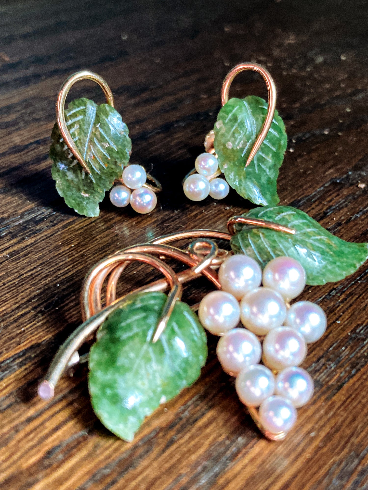 Vintage Krementz Nephrite Pearl Grapes Gold Coated Earrings Brooch Set