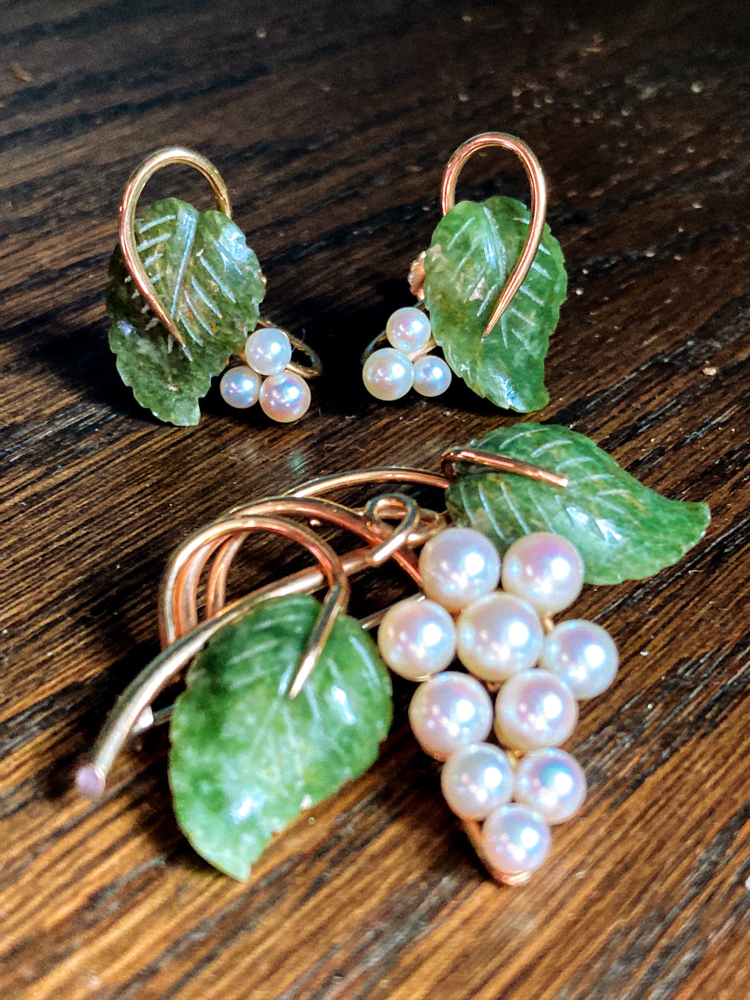 Vintage Krementz Nephrite Pearl Grapes Gold Coated Earrings Brooch Set