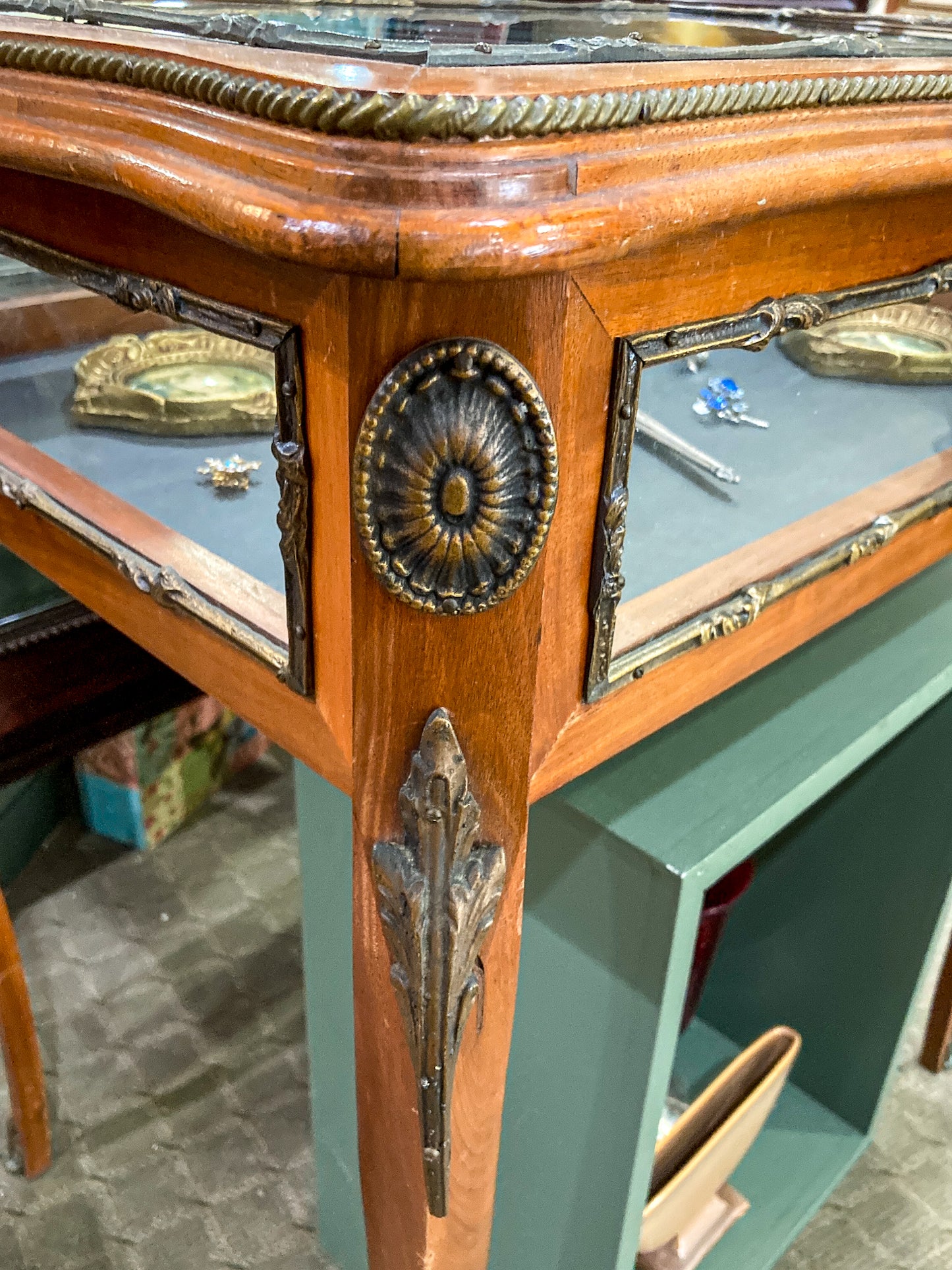 Vintage Louis XV Style Hinged Lidded Vitrine Glass Curio Wood Side Table