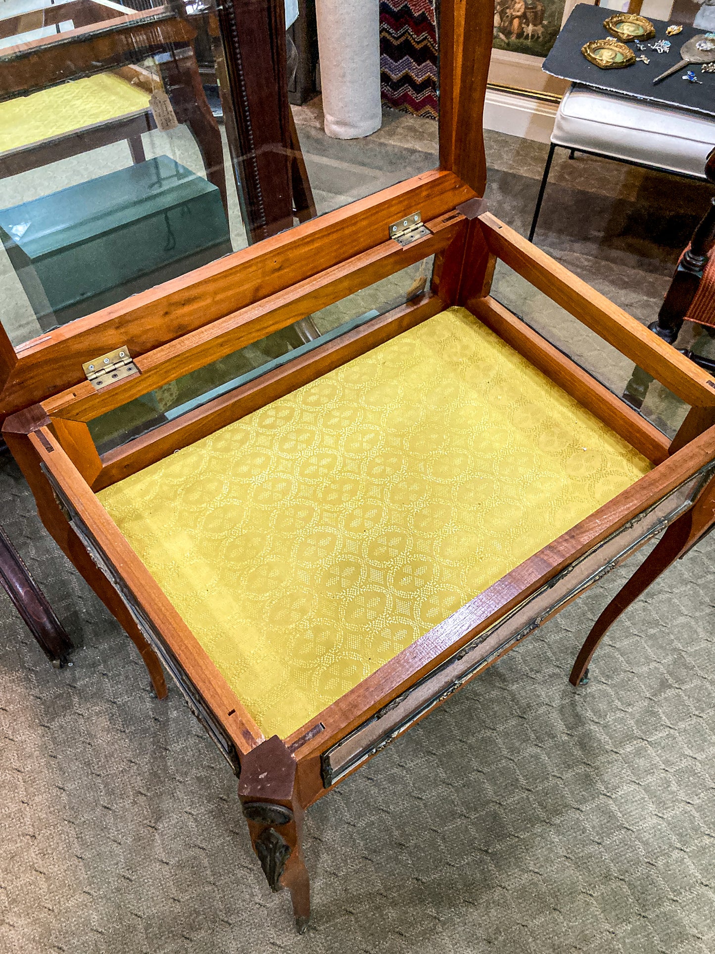 Vintage Louis XV Style Hinged Lidded Vitrine Glass Curio Wood Side Table