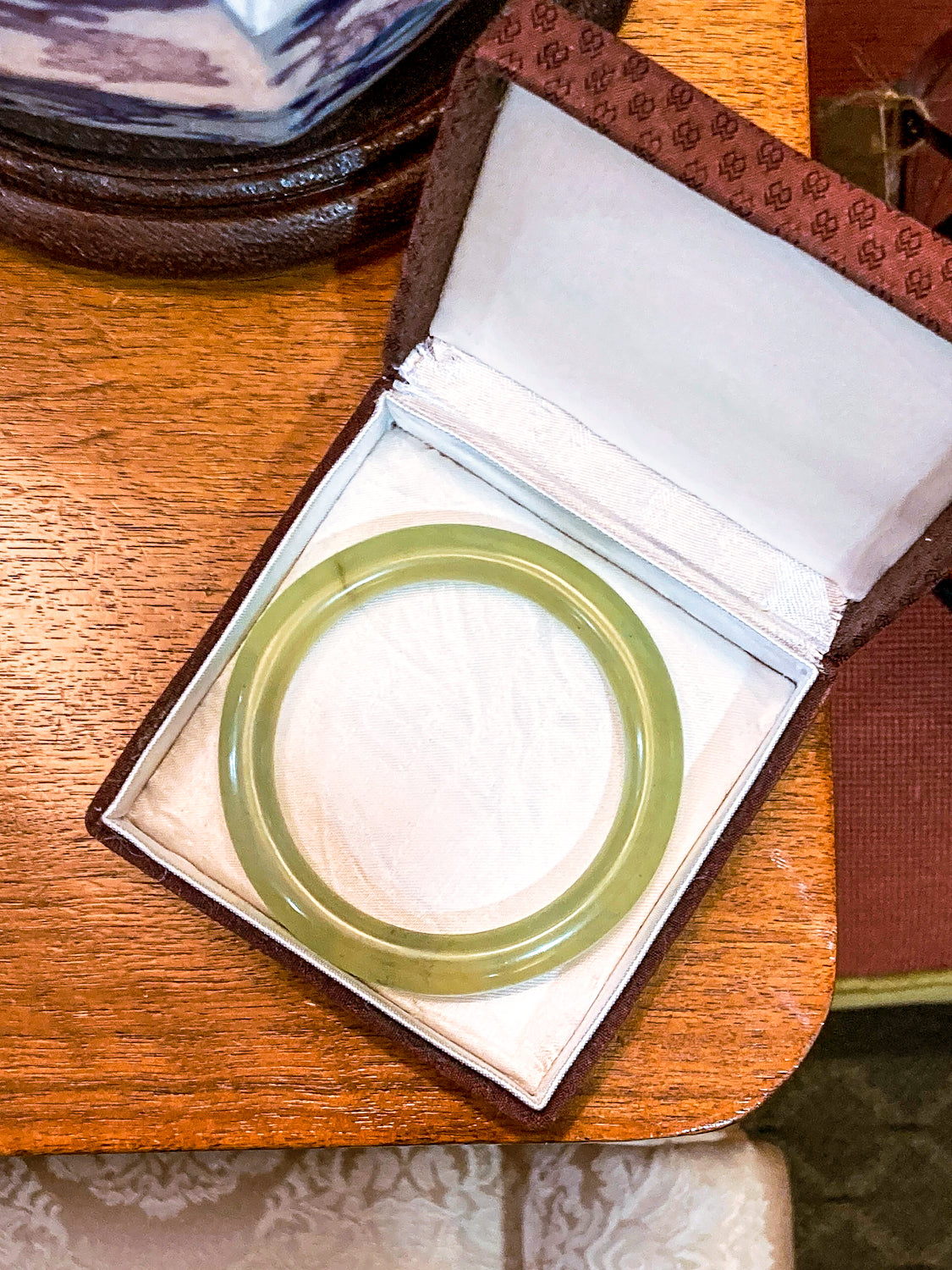 Vintage Natural Polished Translucent Jade Stone Round Bangle Bracelet