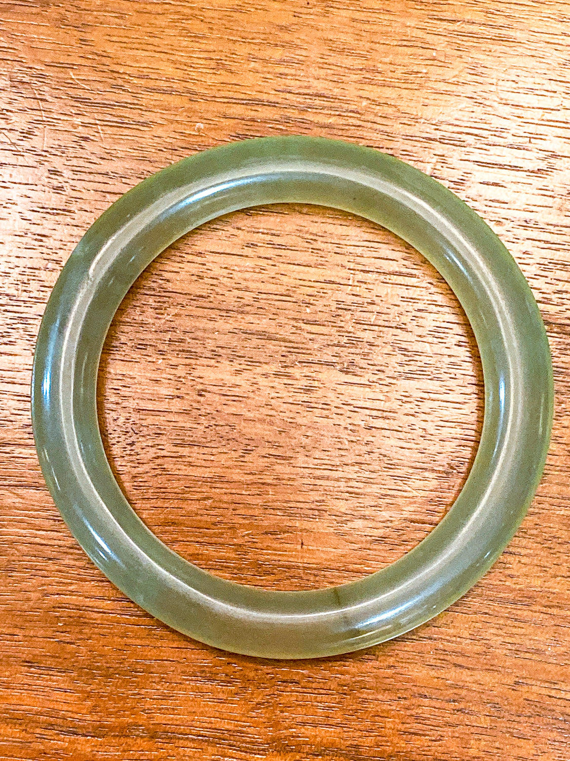 Vintage Natural Polished Translucent Jade Stone Round Bangle Bracelet
