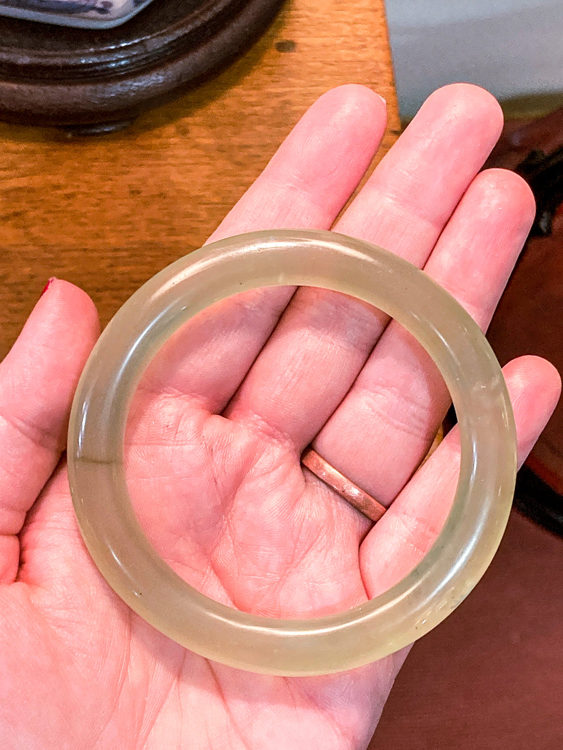 Vintage Natural Polished Translucent Jade Stone Round Bangle Bracelet
