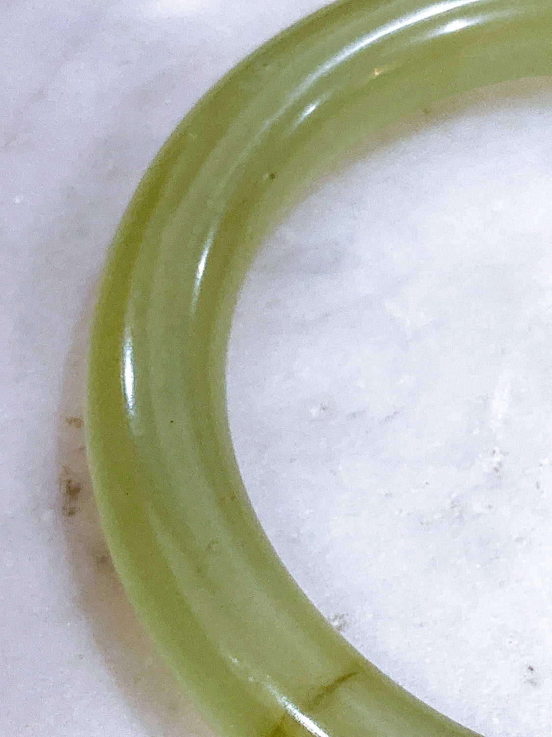 Vintage Natural Polished Translucent Jade Stone Round Bangle Bracelet