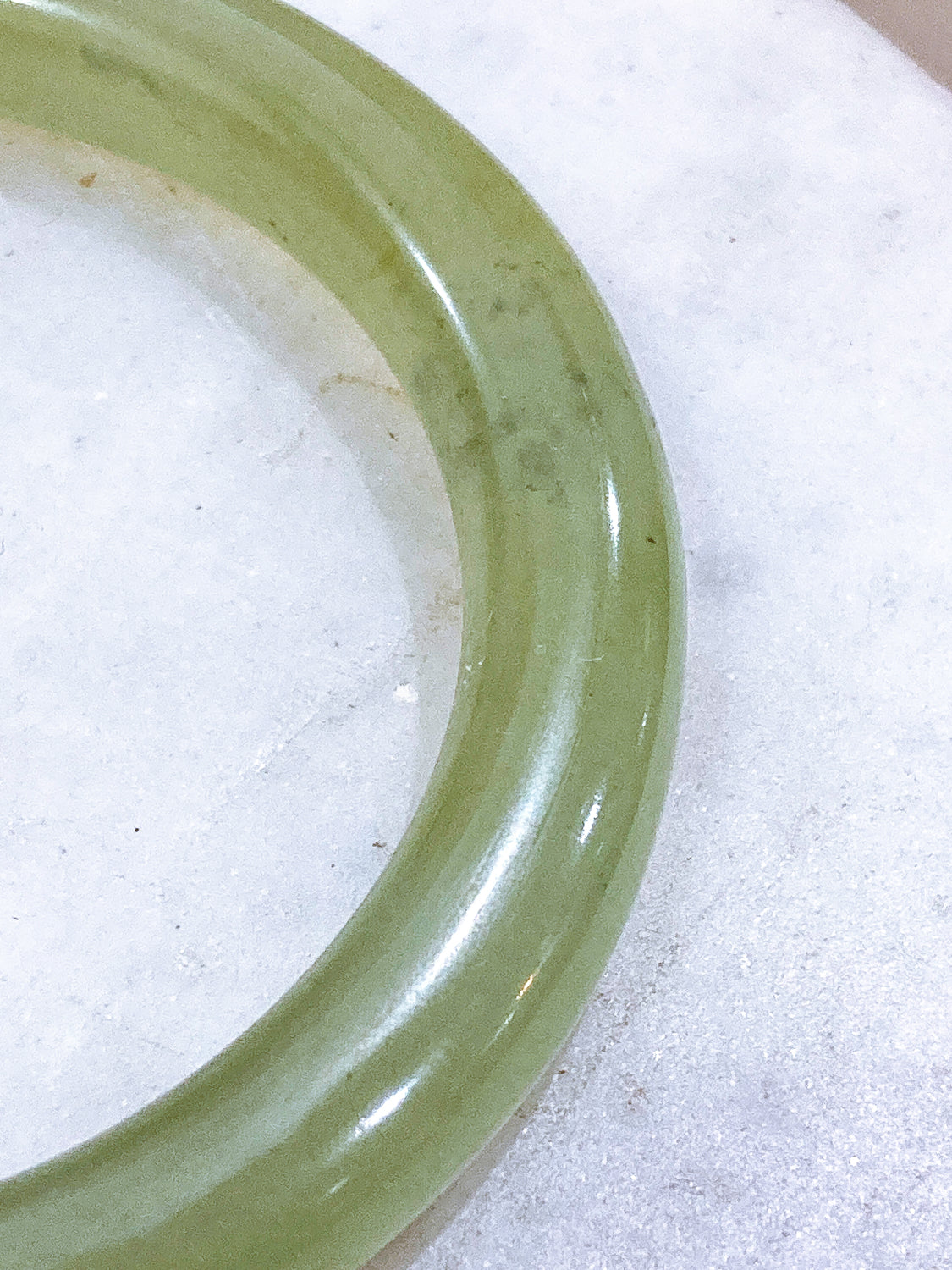 Vintage Natural Polished Translucent Jade Stone Round Bangle Bracelet