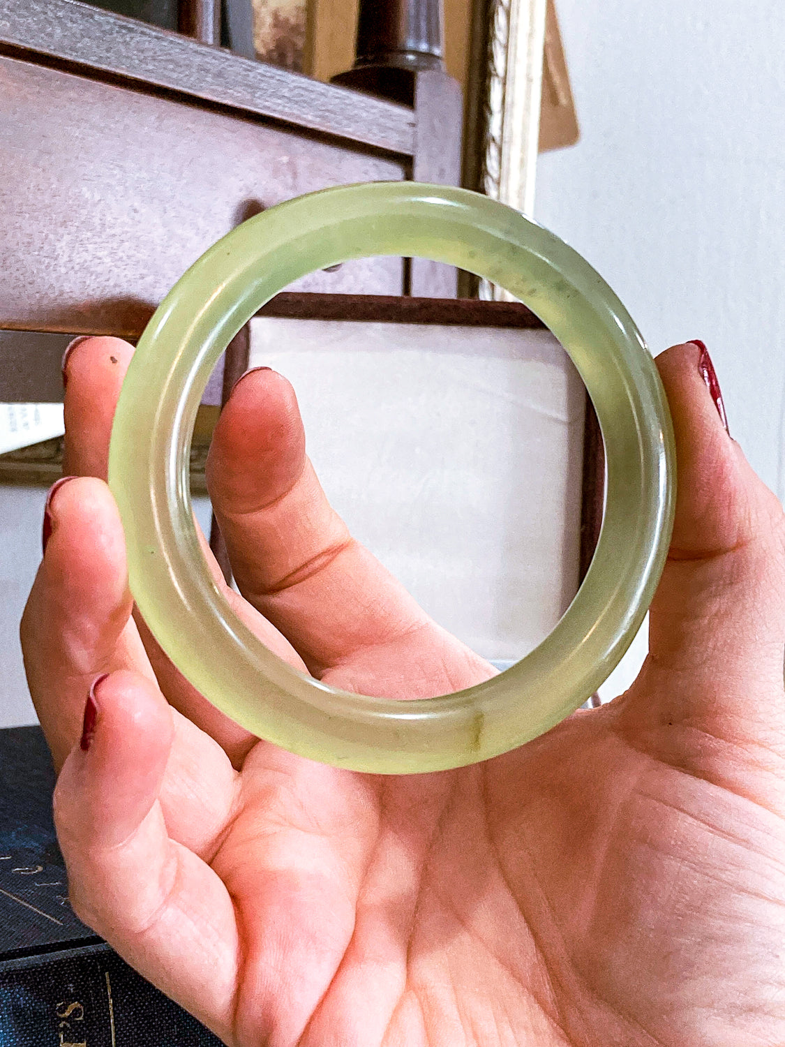 Vintage Natural Polished Translucent Jade Stone Round Bangle Bracelet