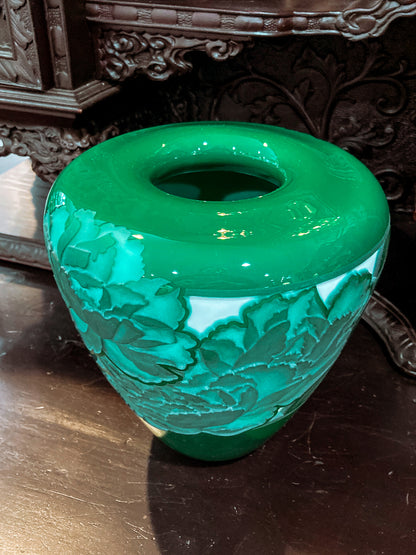 Nourot Art Glass Studio Valerie Surjan 1990 Green Cameo Glass Vase