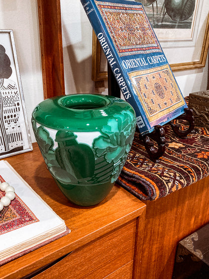 Nourot Art Glass Studio Valerie Surjan 1990 Green Cameo Glass Vase