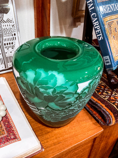 Nourot Art Glass Studio Valerie Surjan 1990 Green Cameo Glass Vase
