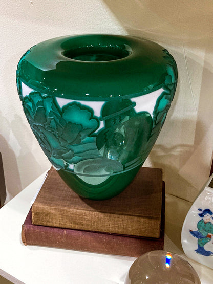 Nourot Art Glass Studio Valerie Surjan 1990 Green Cameo Glass Vase