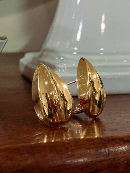 Vintage 5.1g 14K Yellow Gold Almond Shaped Dimensional Post Earrings