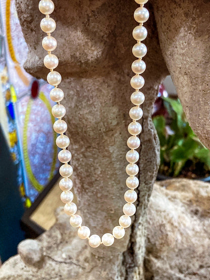 Vintage Single Strand 95 Cultured Pearl Hand-Knotted Necklace