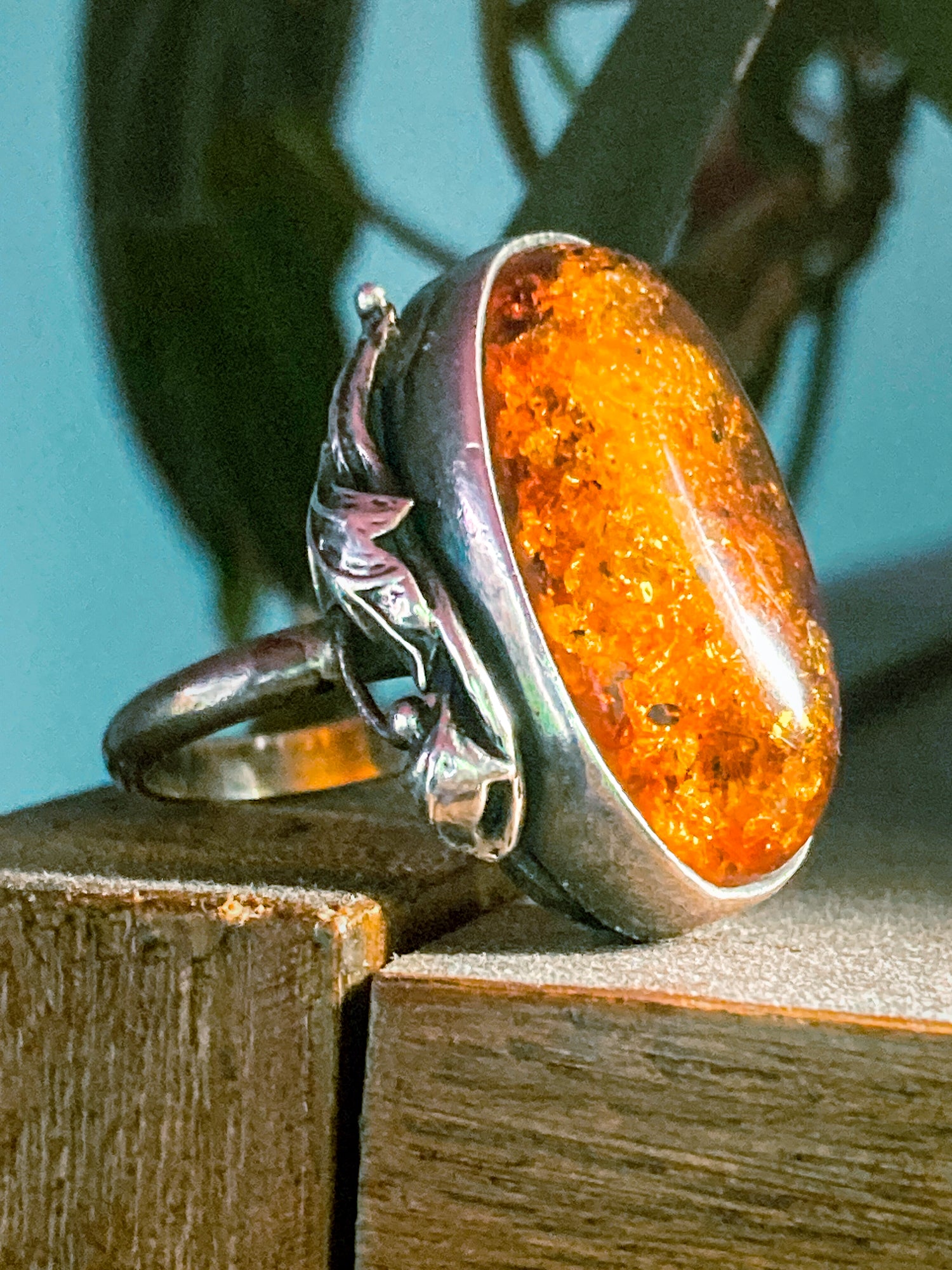 Vintage Sterling Silver Amber Cabochon Leaf Vine Detail Oval Cocktail Ring