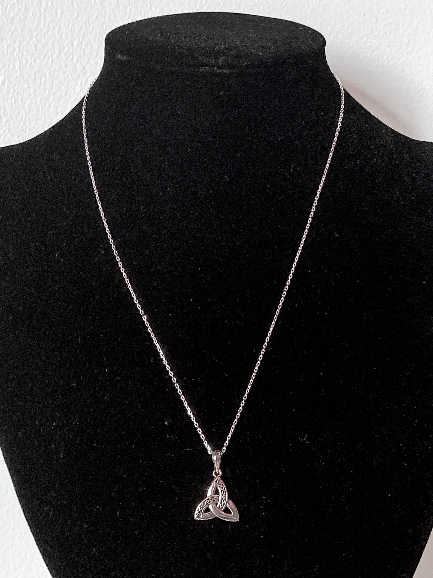 Vintage Sterling Silver 925 Solvar Irish Trinity Knot Italian Chain Necklace
