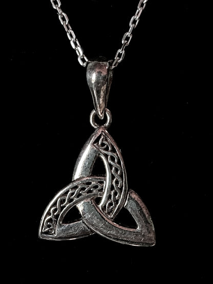 Vintage Sterling Silver 925 Solvar Irish Trinity Knot Italian Chain Necklace
