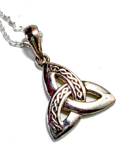 Vintage Sterling Silver 925 Solvar Irish Trinity Knot Italian Chain Necklace