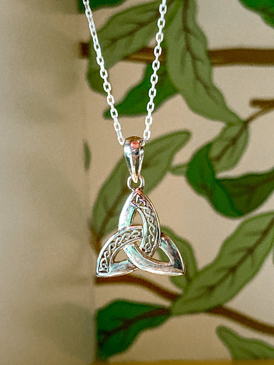 Vintage Sterling Silver 925 Solvar Irish Trinity Knot Italian Chain Necklace