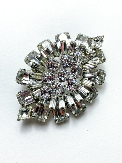 Vintage Weiss Dazzling Rhinestone Eye Shaped Brooch Pin
