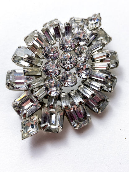 Vintage Weiss Dazzling Rhinestone Eye Shaped Brooch Pin