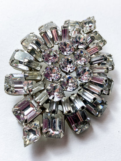 Vintage Weiss Dazzling Rhinestone Eye Shaped Brooch Pin