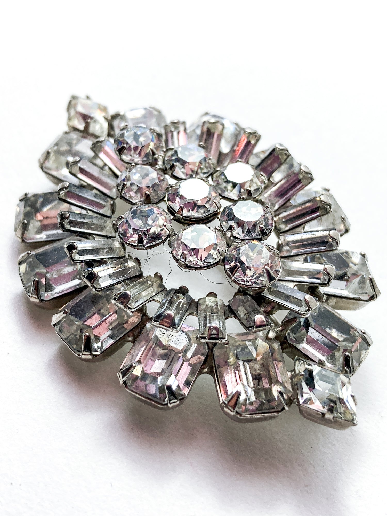 Vintage Weiss Dazzling Rhinestone Eye Shaped Brooch Pin