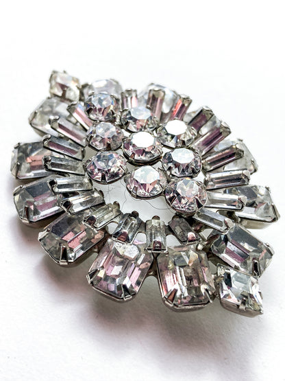 Vintage Weiss Dazzling Rhinestone Eye Shaped Brooch Pin