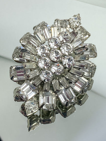 Vintage Weiss Dazzling Rhinestone Eye Shaped Brooch Pin