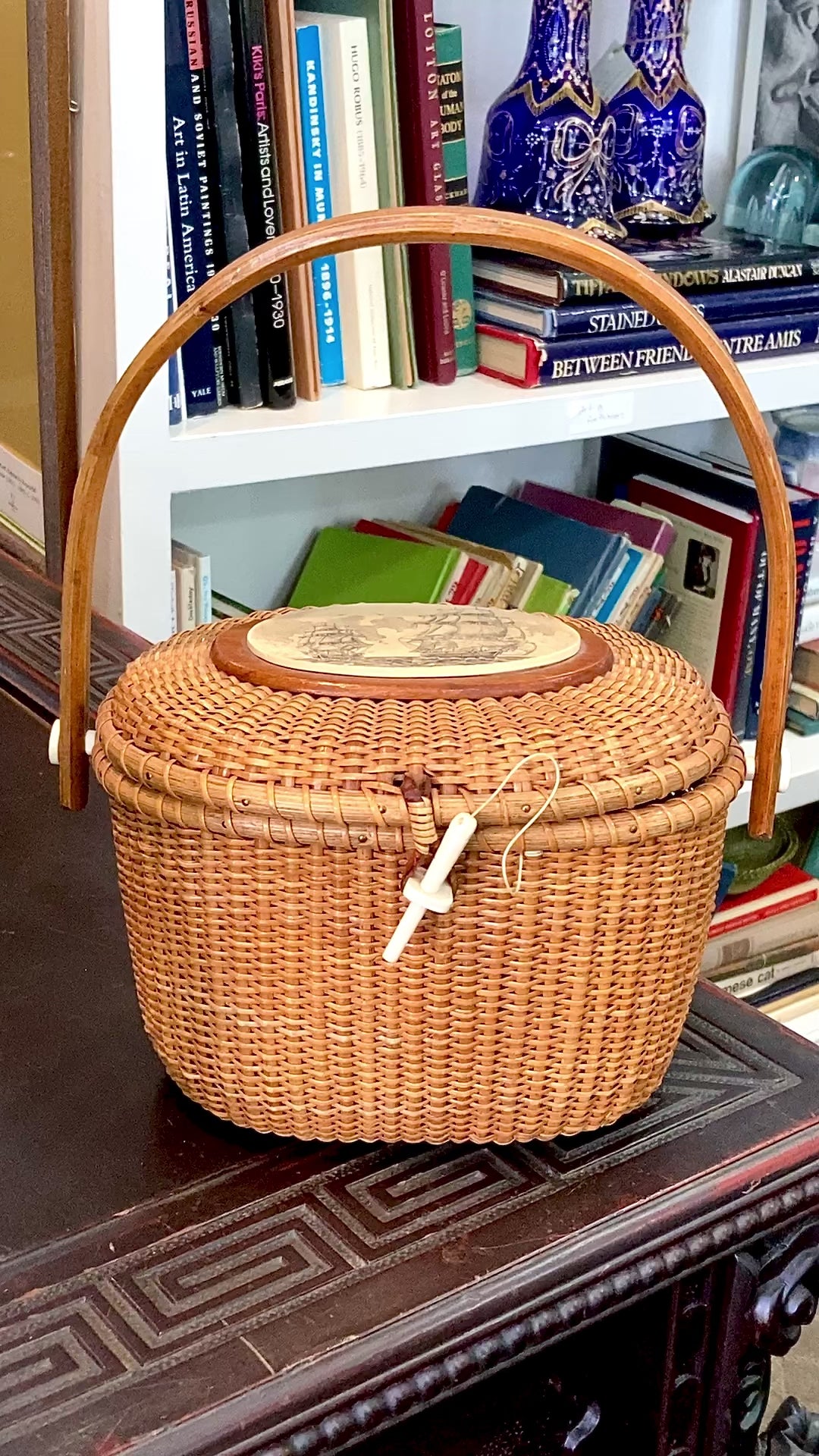 Vintage Handmade Ivoryite Scrimshaw Farnum Nantucket Basket Handbag