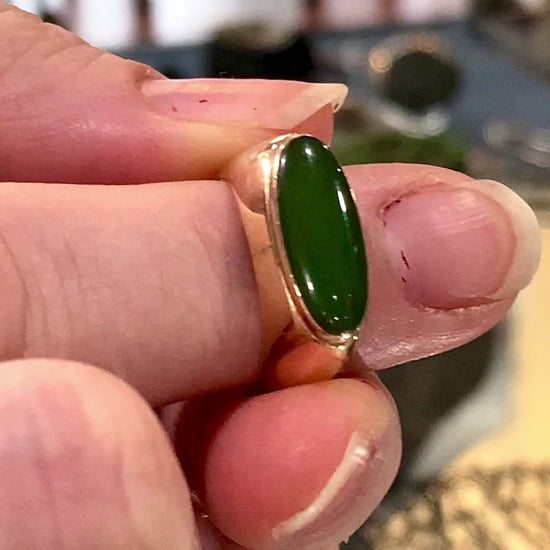 Timeless Vintage 14K Yellow Gold Oval Green Jade MCM Mod Ring