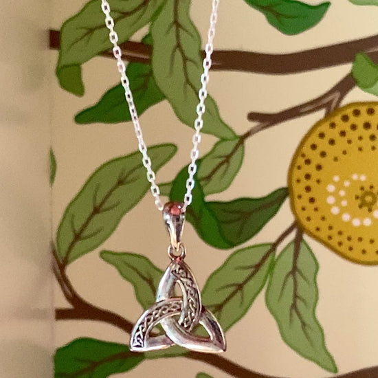 Vintage Sterling Silver 925 Solvar Irish Trinity Knot Italian Chain Necklace