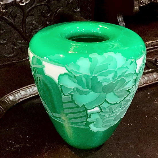 Nourot Art Glass Studio Valerie Surjan 1990 Green Cameo Glass Vase Video