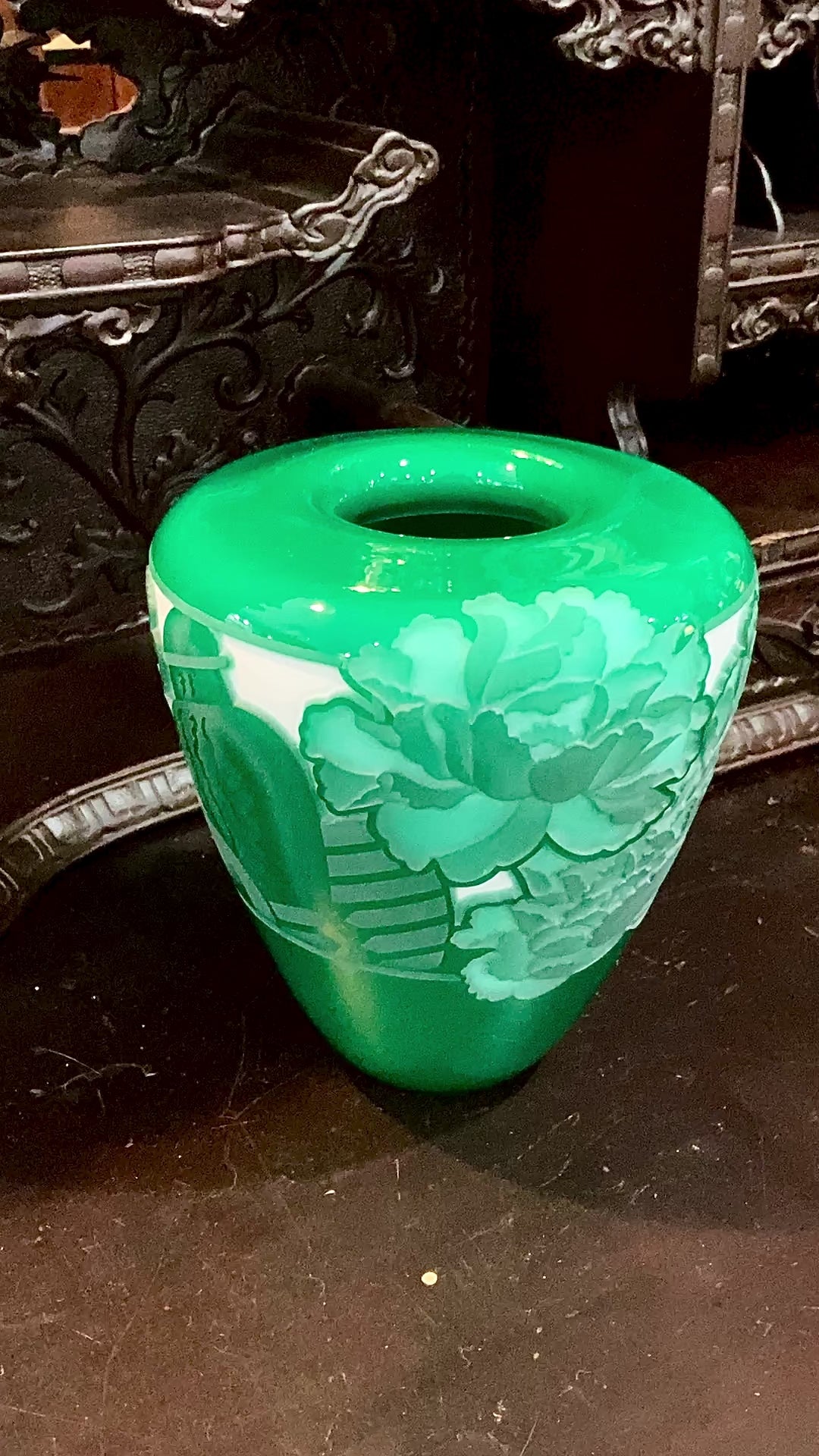 Nourot Art Glass Studio Valerie Surjan 1990 Green Cameo Glass Vase Video