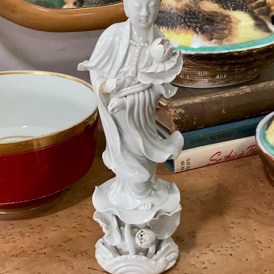 Vintage Chinese Porcelain Blanc de Chine Guan Yin Figurine Sculpture