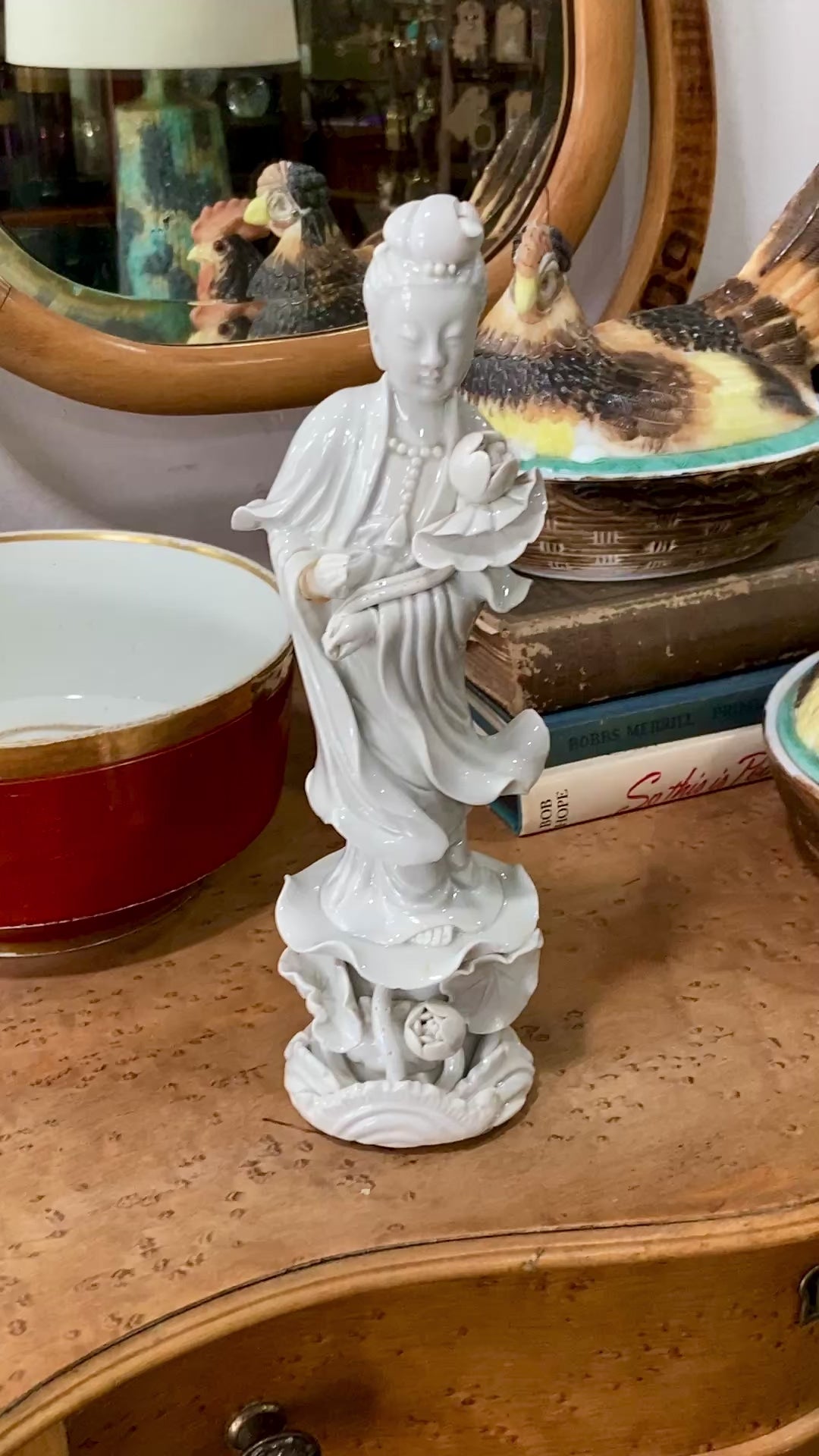 Vintage Chinese Porcelain Blanc de Chine Guan Yin Figurine Sculpture