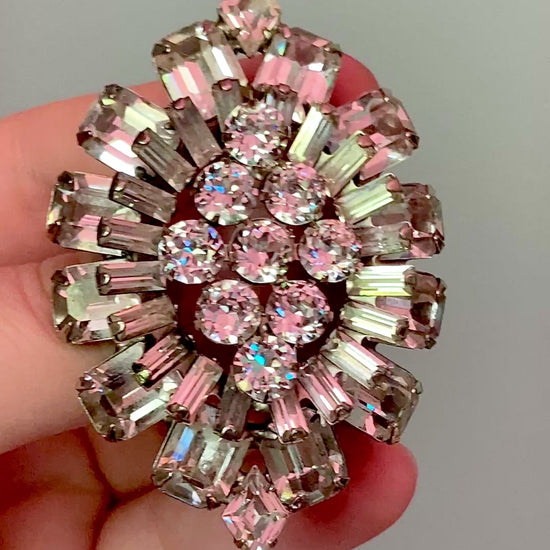 Vintage Weiss Dazzling Rhinestone Eye Shaped Brooch Pin