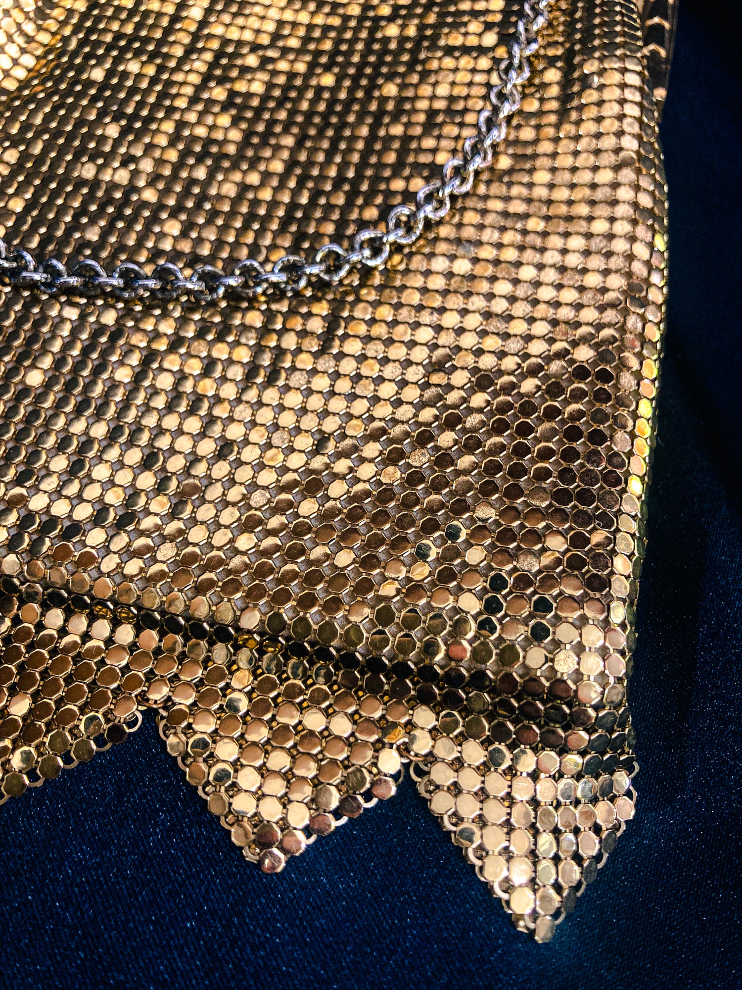 Dazzling Vintage Whiting & Davis Art Deco Style Gold Mesh Handbag Bottom Close Up