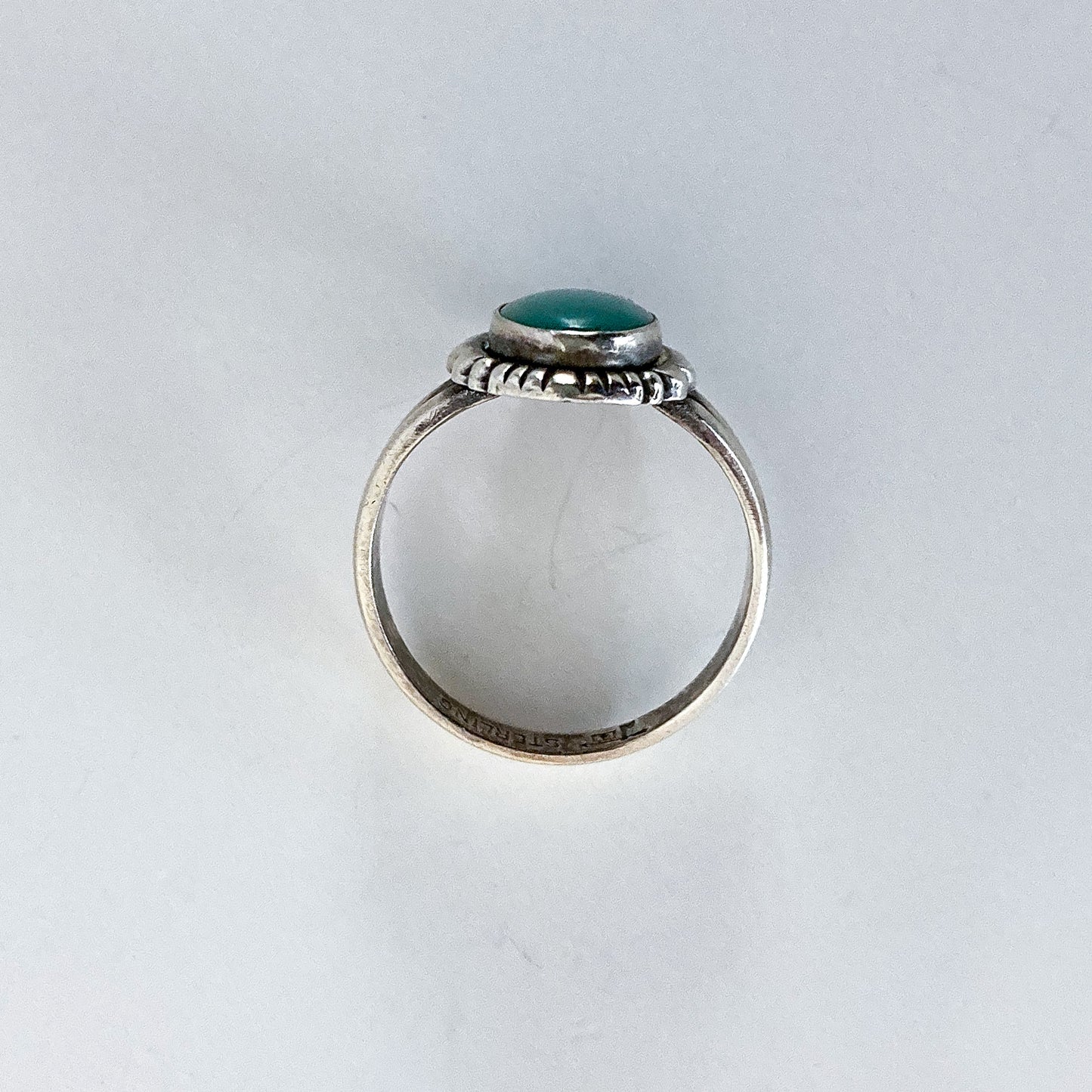 Vintage Scalloped Sterling Silver Aqua Agate Oval Stone Artsy Ring Profile