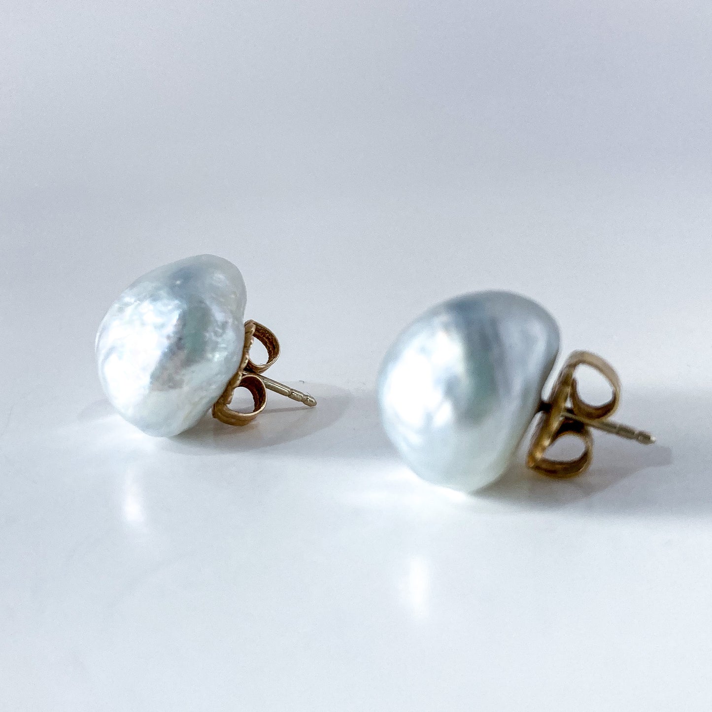 Vintage 14K Yellow Gold Large Silvery Blue Keshi Pearl Post Earrings Sides