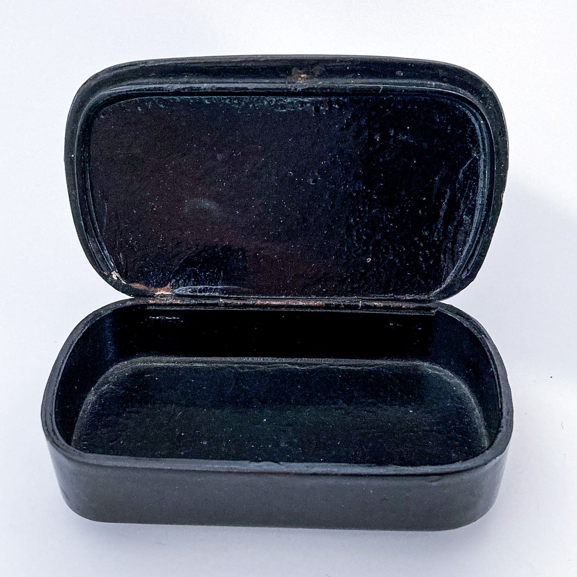 19th Century Antique Abalone Shell Inlay Papier-Mache English Snuff Box Open
