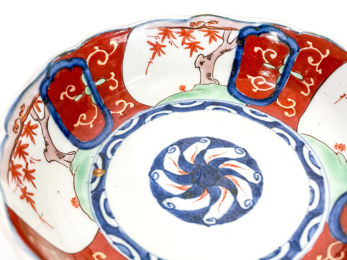 Pair of Antique Japanese Red Blue Imari Porcelain Bowls Meiji Period Inside Close Up