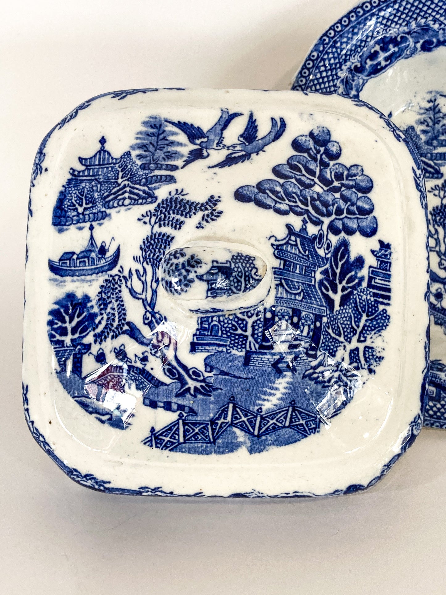 Antique Warranted Staffordshire Blue Willow Covered Porcelain Vegetable Bowl Lid Close Up Top