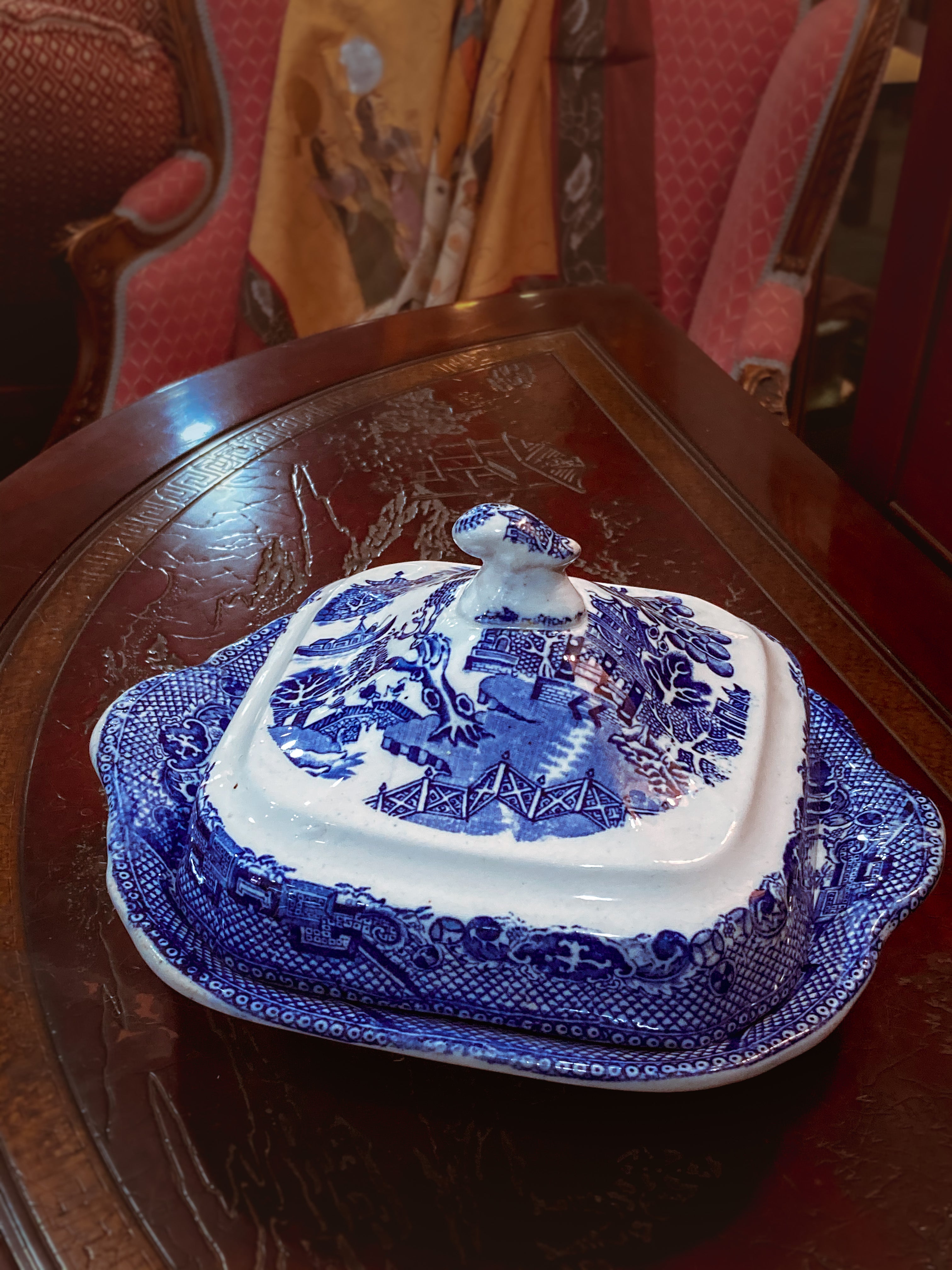 Blue willow serving outlet bowl