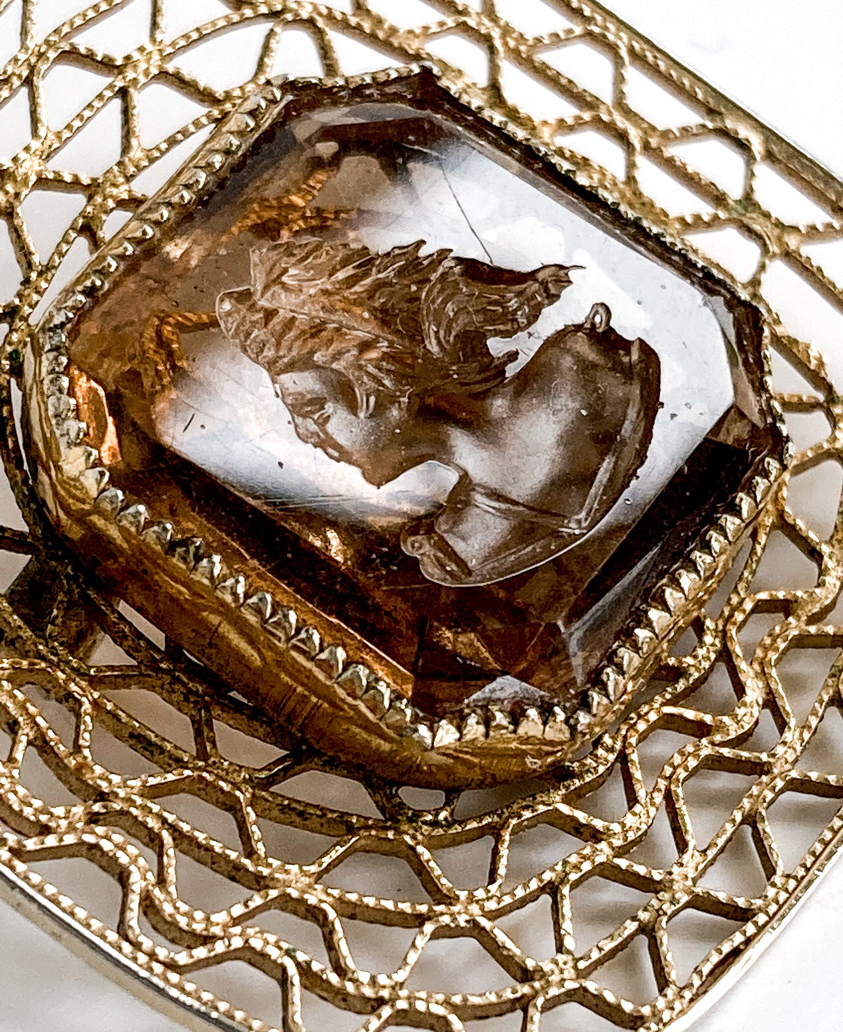 Vintage Intaglio Relief Classic Cameo Gold Toned Filigree Brooch Pin Close Up Cameo
