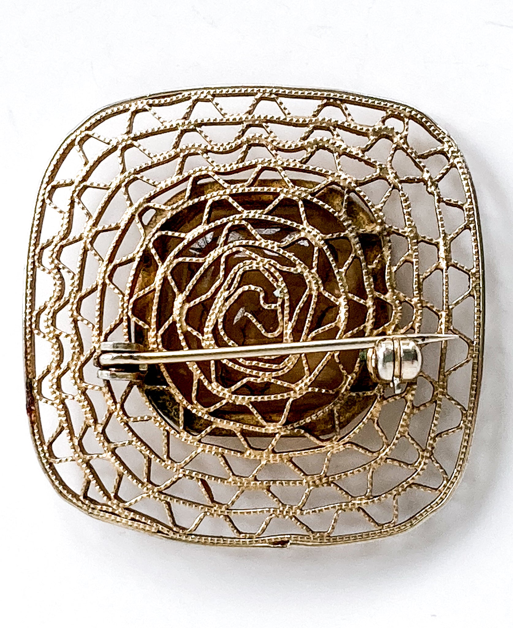 Vintage Intaglio Relief Classic Cameo Gold Toned Filigree Brooch Pin Back