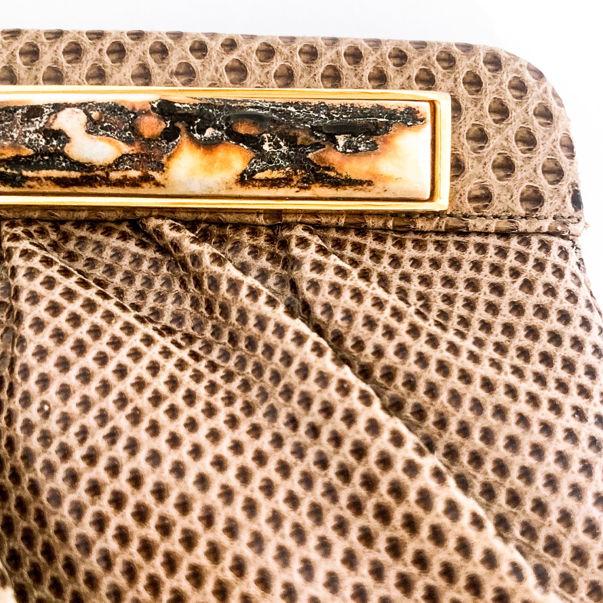 Vintage Judith Leiber Horn Lizard Leather Beige Handbag Clutch Crossbody Purse Horn Close Up